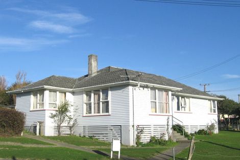 Photo of property in 2 Matahourua Crescent, Cannons Creek, Porirua, 5024