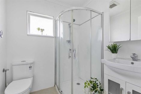 Photo of property in 2/16 Diana Drive, Glenfield, Auckland, 0627