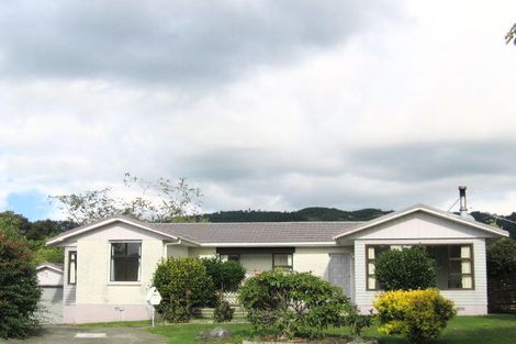 Photo of property in 17 Ecclesfield Grove, Silverstream, Upper Hutt, 5019