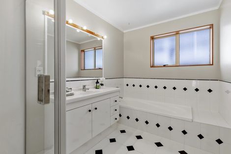 Photo of property in 11 Angel Way, Stanmore Bay, Whangaparaoa, 0932