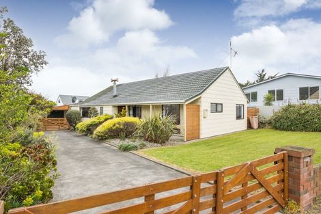 Photo of property in 5 Hennessy Street West, Foxton Beach, Foxton, 4815