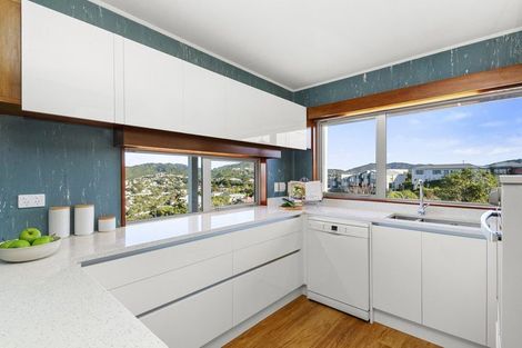 Photo of property in 5 Mataroa Avenue, Northland, Wellington, 6012