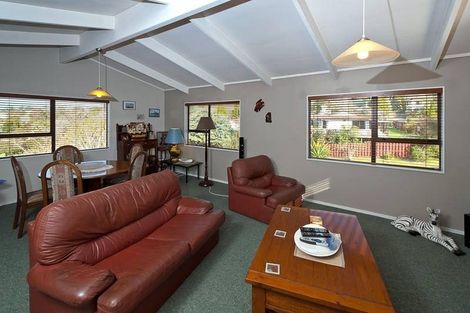 Photo of property in 19 Topliss Drive, Northcross, Auckland, 0632