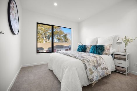 Photo of property in 1/31 Akoranga Drive, Northcote, Auckland, 0627