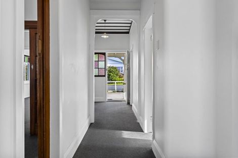 Photo of property in 25 Paynters Avenue, Strandon, New Plymouth, 4312