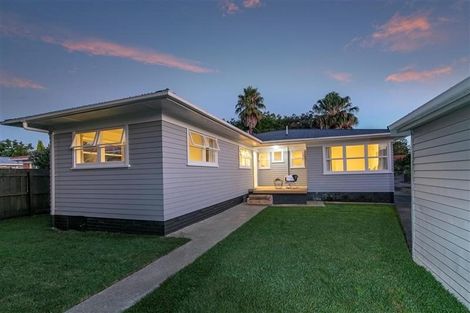 Photo of property in 122 Avondale Road, Avondale, Christchurch, 8061