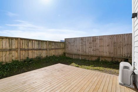 Photo of property in 6d Buisson Glade, West Harbour, Auckland, 0618