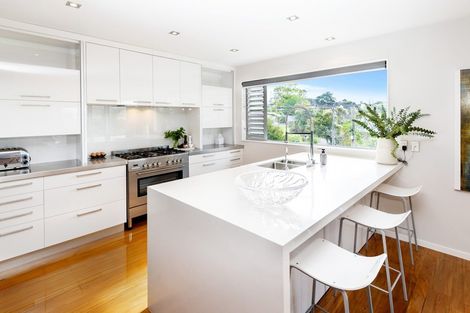 Photo of property in 21 Montgomery Crescent, Cockle Bay, Auckland, 2014