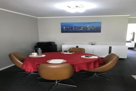 Photo of property in The Haven, 4/120 Beach Haven Road, Beach Haven, Auckland, 0626