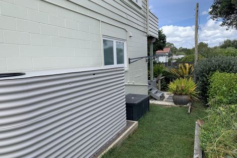 Photo of property in 14 Sackville Street, Fitzroy, New Plymouth, 4312