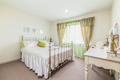 Photo of property in 15 Mana Lane, Pinehill, Auckland, 0632