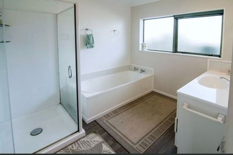 Photo of property in 52 Cambridge Terrace, Masterton, 5810