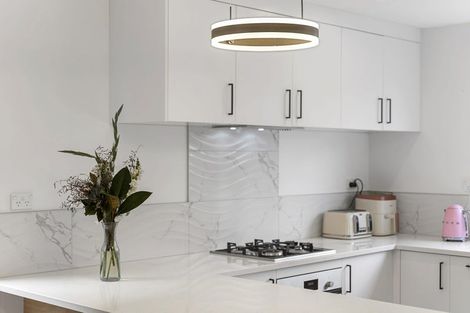 Photo of property in 12e Kelwyn Road, Kelston, Auckland, 0602