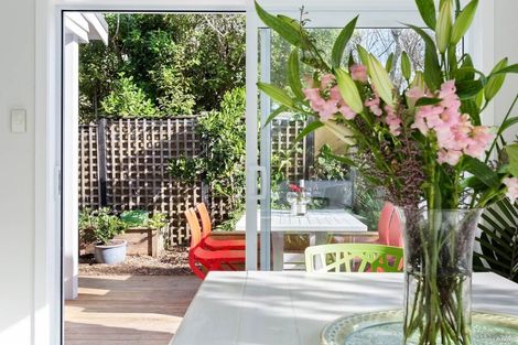 Photo of property in 63 Cliff Road, Torbay, Auckland, 0630