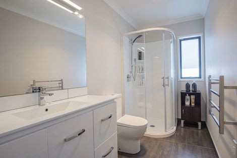 Photo of property in 18 Mariners Haven, One Tree Point, 0118