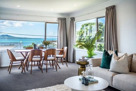 Photo of property in 2/50 Seaview Road, Castor Bay, Auckland, 0620