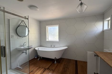 Photo of property in 1/76 Kaurilands Road, Titirangi, Auckland, 0604