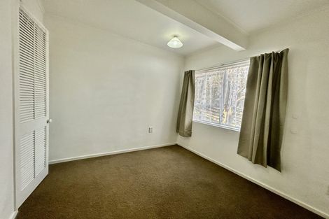 Photo of property in 25 Trias Road, Totara Vale, Auckland, 0629
