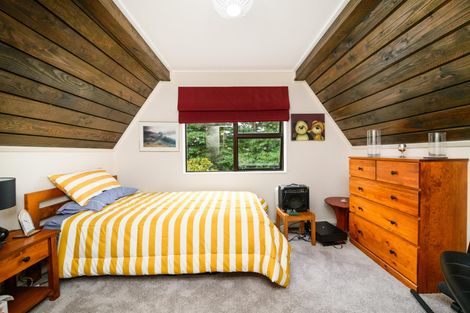 Photo of property in 43 Springdale Grove, Fitzherbert, Palmerston North, 4410