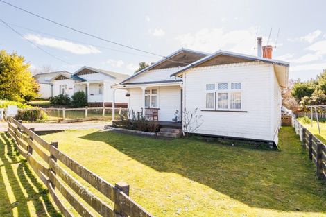 Photo of property in 2 Willis Street, Marton, 4710