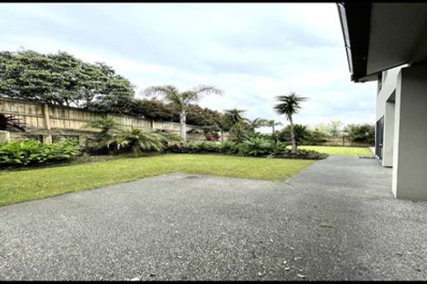 Photo of property in 10 Rangi Avenue, Schnapper Rock, Auckland, 0632