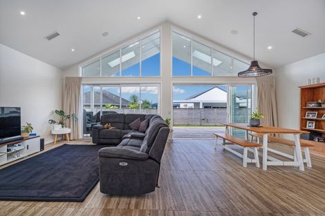 Photo of property in 11 Onerere Drive, Whitianga, 3510
