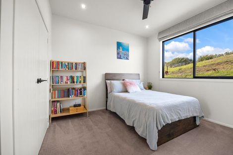 Photo of property in 1088 South Head Road, South Head, Helensville, 0874