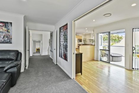 Photo of property in 16 Pat O'connor Place, Manurewa, Auckland, 2105