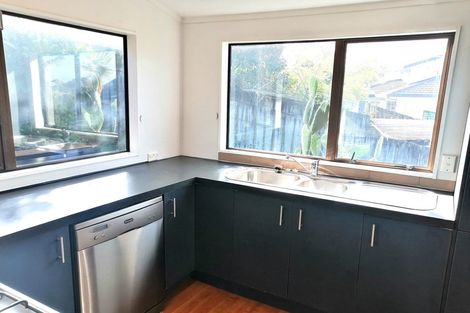 Photo of property in 1/11 Strabo Place, Windsor Park, Auckland, 0632