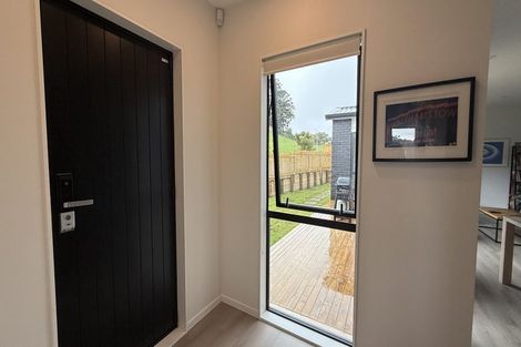 Photo of property in 6 Whenuateitei Crescent, Stanmore Bay, Whangaparaoa, 0932