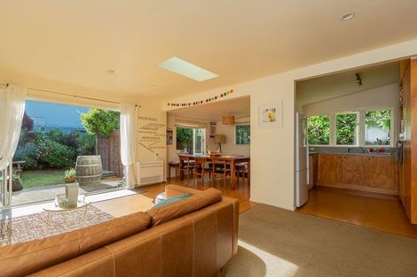 Photo of property in 174 Queens Drive, Lyall Bay, Wellington, 6022