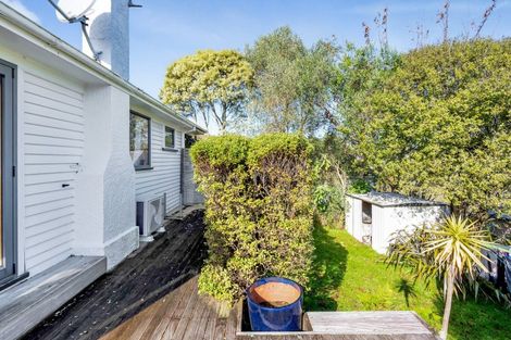 Photo of property in 2 Awanui Street, Merrilands, New Plymouth, 4312