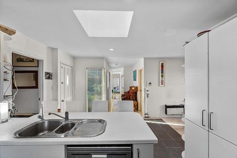 Photo of property in 14a Hinekohu Street, New Lynn, Auckland, 0600