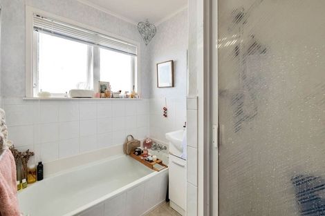 Photo of property in 11 Chequers Avenue, Glenfield, Auckland, 0629