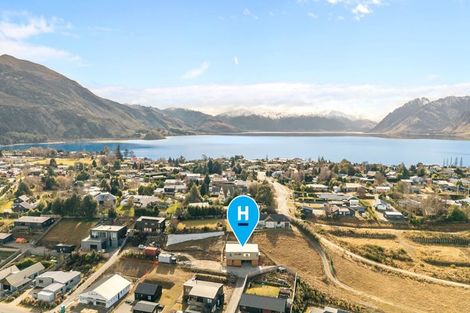 Photo of property in 33 Tomtit Crescent, Lake Hawea, 9382