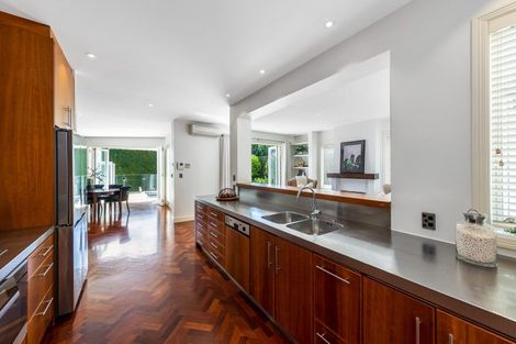 Photo of property in 12 Ronaki Road, Mission Bay, Auckland, 1071