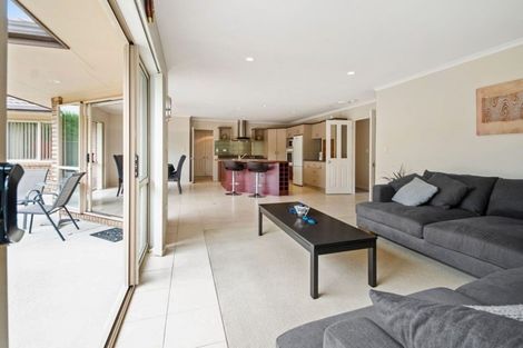 Photo of property in 4 Beverage Place, Rosehill, Papakura, 2113