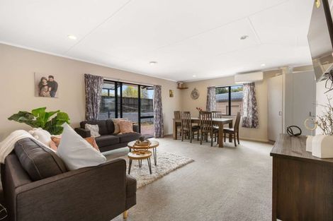 Photo of property in 8 Brough Place, St Andrews, Hamilton, 3200