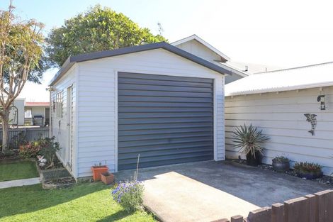 Photo of property in 6 Aputa Avenue, Te Puru, Thames, 3575