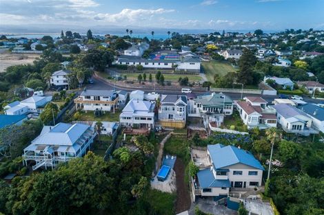 Photo of property in 30 Colenso Avenue, Hospital Hill, Napier, 4110