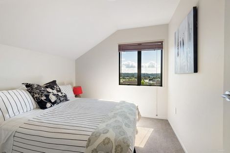 Photo of property in 4/64 Schnapper Rock Road, Schnapper Rock, Auckland, 0632