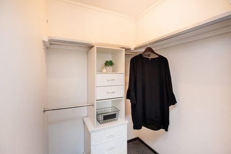 Photo of property in 18 Cumberland Place, Kelvin Grove, Palmerston North, 4414