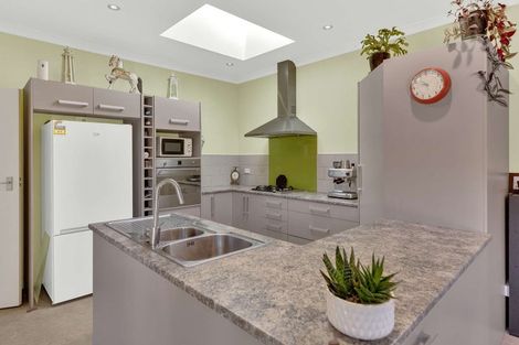 Photo of property in 10 William Street, Marton, 4710