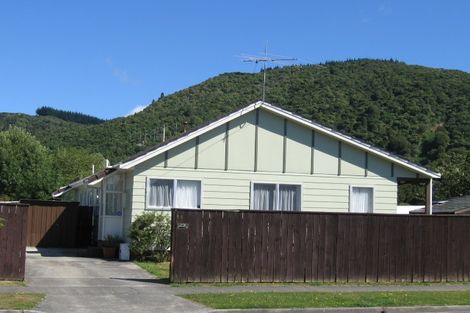 Photo of property in 8a Amber Grove, Birchville, Upper Hutt, 5018