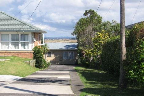 Photo of property in 2/638 East Coast Road, Pinehill, Auckland, 0630