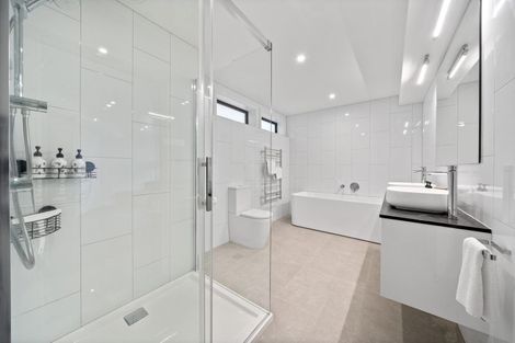 Photo of property in 4 Robieson Lane, Roseneath, Wellington, 6011