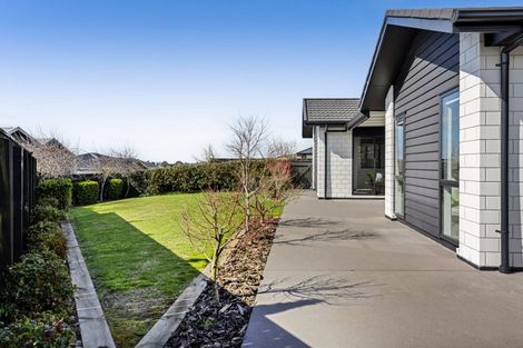 Photo of property in 5 Aheahea Way, Hurworth, New Plymouth, 4310