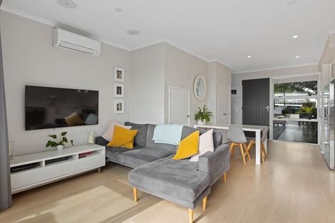 Photo of property in 10 Touhou Road, Hobsonville, Auckland, 0616