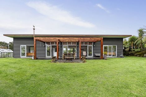 Photo of property in 225 Awai Road, Tarurutangi, New Plymouth, 4372
