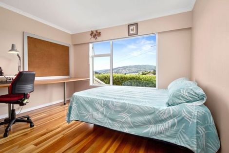 Photo of property in 42 Turville Crescent, Newlands, Wellington, 6037